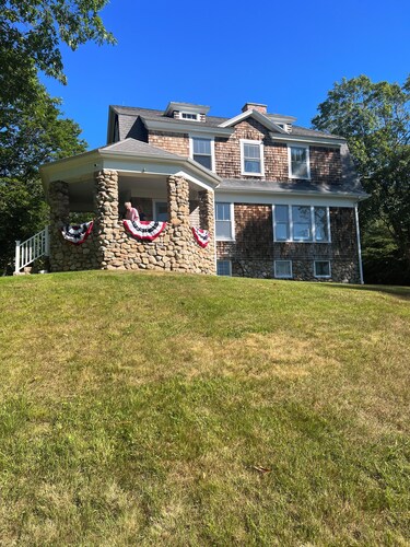 Dream Summer Escape 5-bedroom waterfront retreat in Westerly!