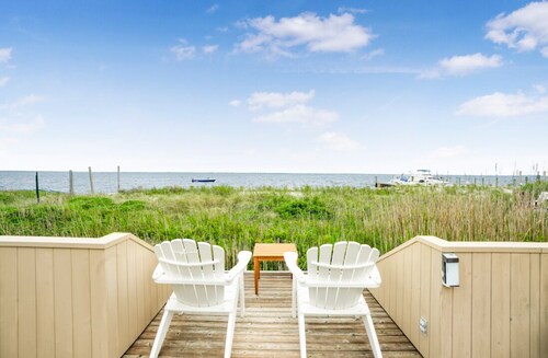 Bayfront Home with all amenities located in the Iconic LGBT Fire Island Pines,
