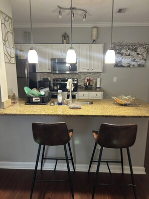 Private kitchen - Tranquil 1-bedroom apartment with AC in charming Pooler (Pooler)