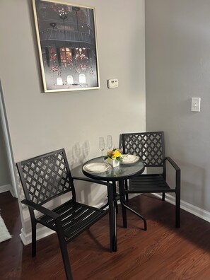 Dining - Tranquil 1-bedroom apartment with AC in charming Pooler (Pooler)