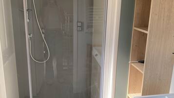 Klassieke stacaravan, niet-roken | Badkamer