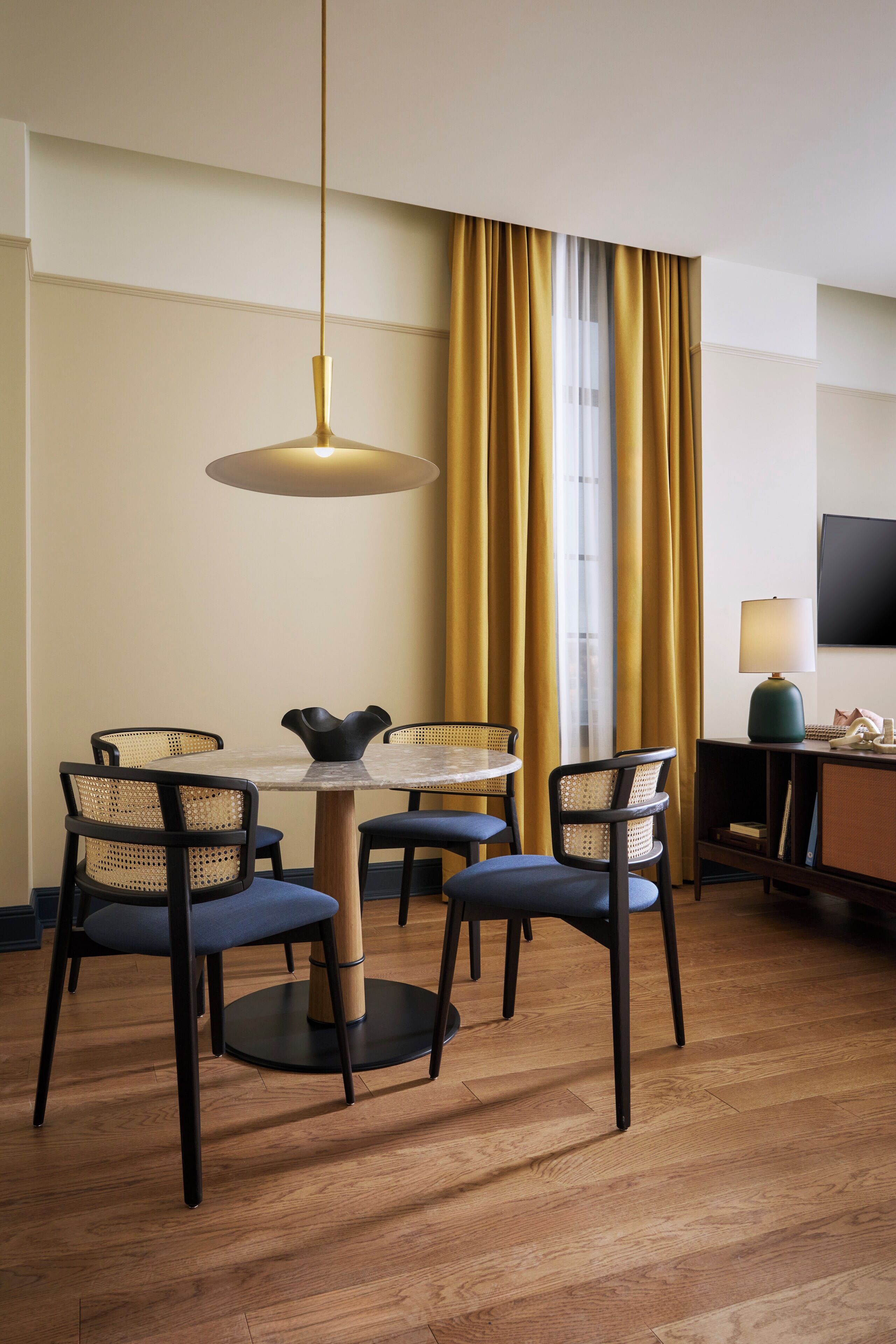 Superior Double Queen | Dining