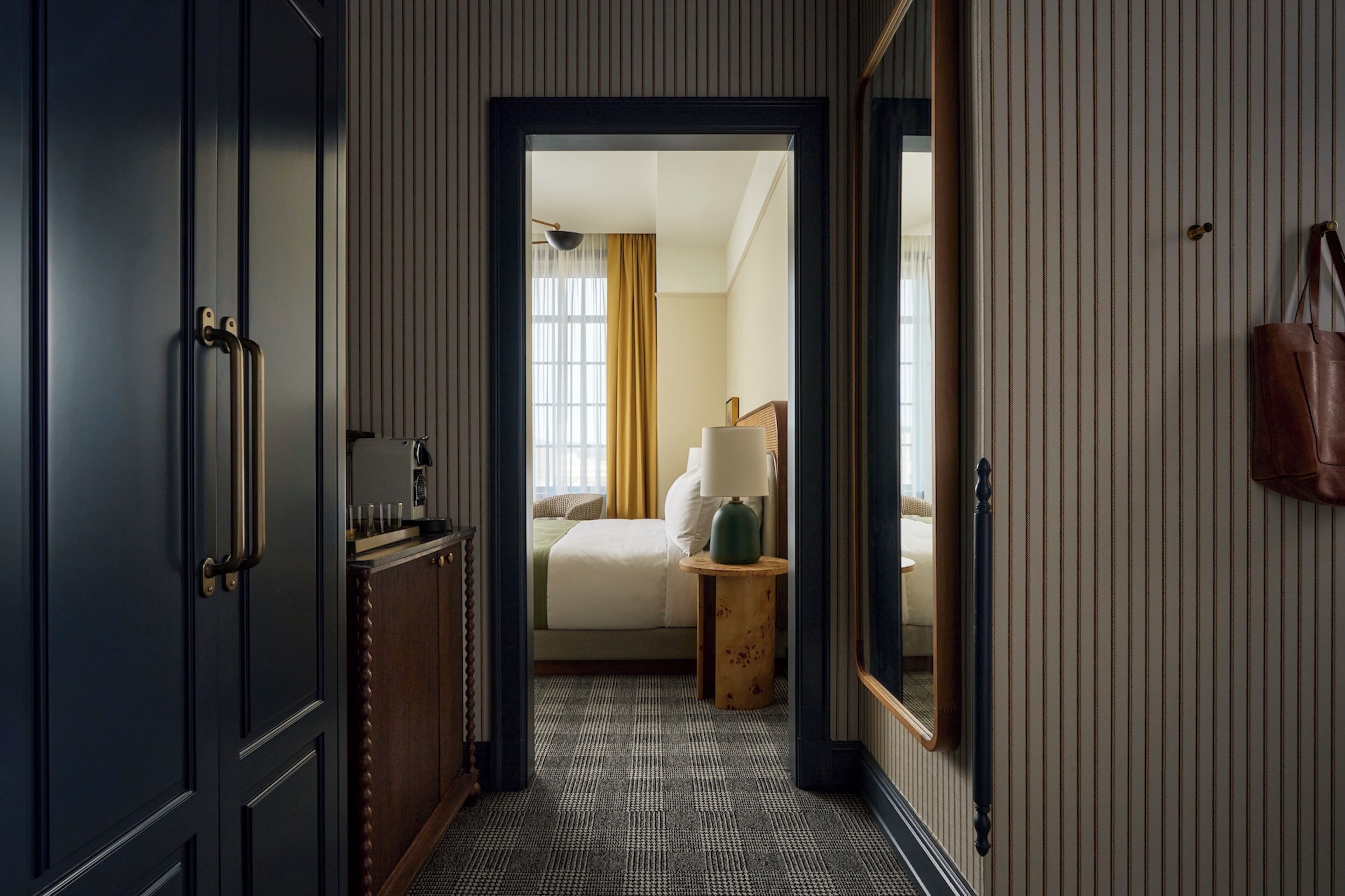 Corner King | Interior