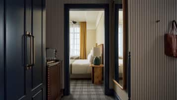 Corner King | Interior