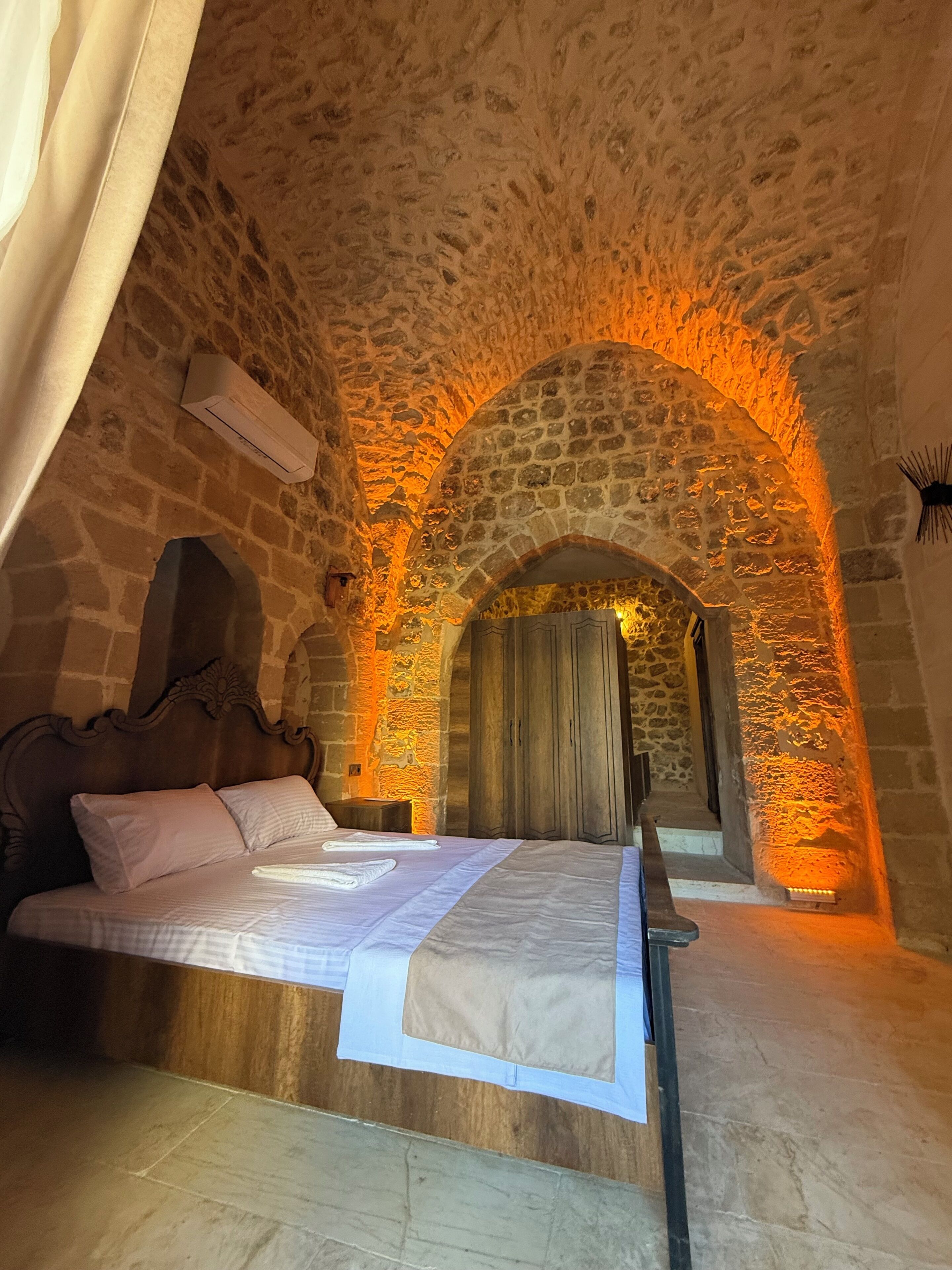 Quarto casal ou duplo luxo, vista para o pátio | Wi-Fi de cortesia