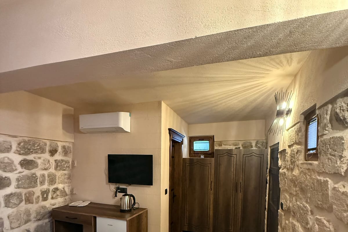 Comfort Room | Free WiFi