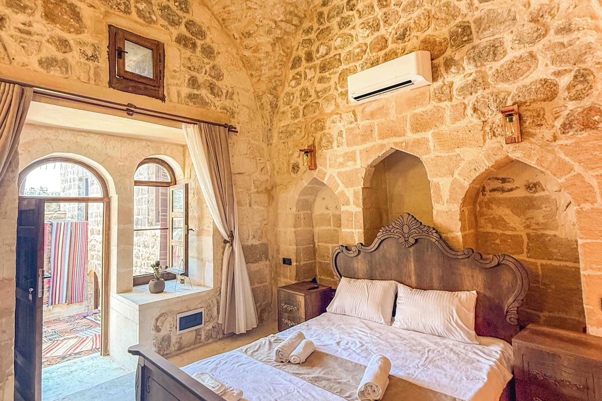 Quarto casal ou duplo luxo, vista para o pátio | Wi-Fi de cortesia