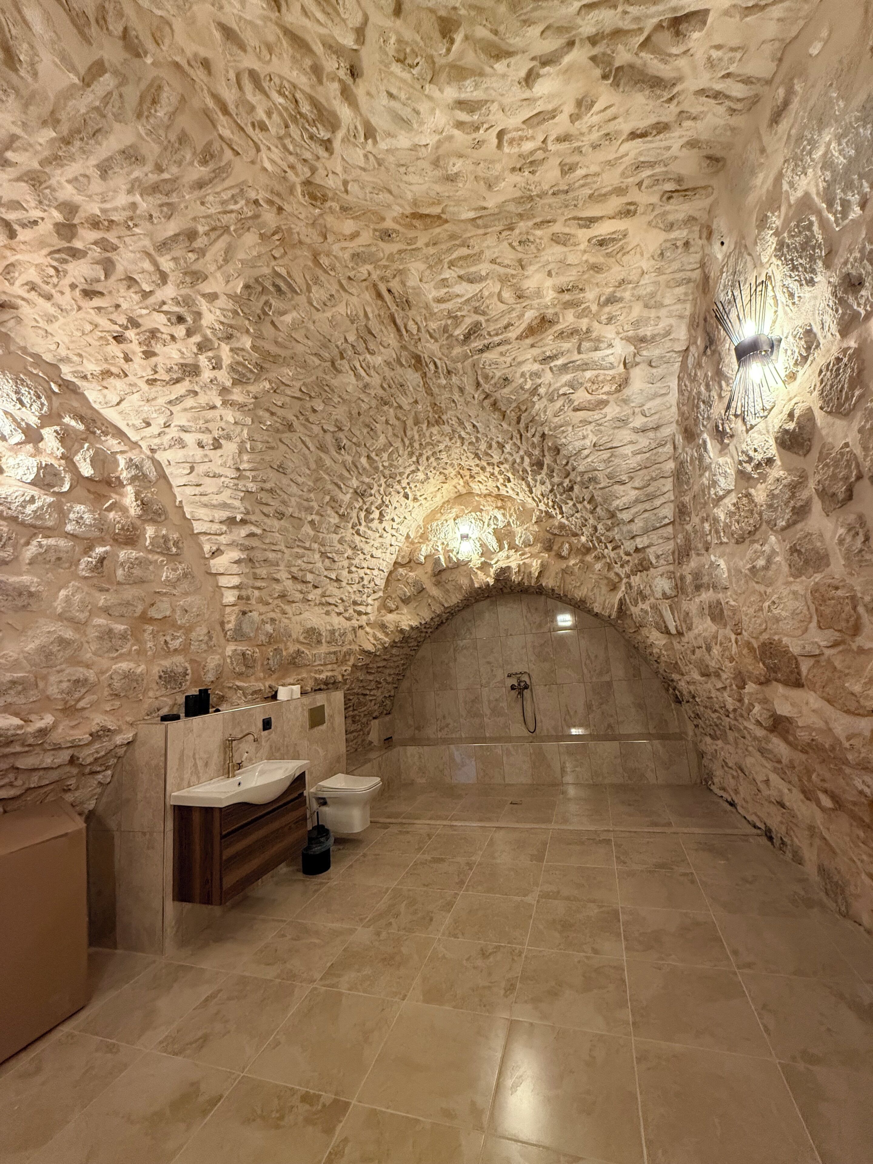 Deluxe Room, Non Smoking, Housekeeping | Bathroom