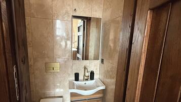 Deluxe-huone, näköala mäelle | Kylpyhuone