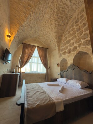 Deluxe Double or Twin Room, Courtyard View - Rocinante (Mardin)