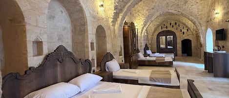 Deluxe Room, Non Smoking, Housekeeping