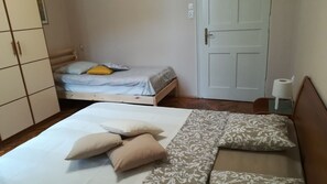 1 chambre, fer et planche à repasser, Wi-Fi gratuit, draps fournis