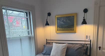 Historic, beautifully appointed 1 Bed, 2 minutes to the T and restaurants