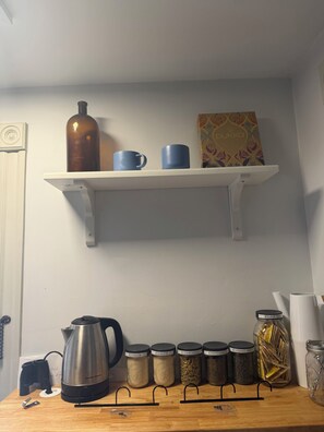 Interior - Historic, beautifully appointed 1 Bed, 2 minutes to the T and restaurants (Somerville)