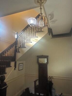 Interior - Historic, beautifully appointed 1 Bed, 2 minutes to the T and restaurants (Somerville)