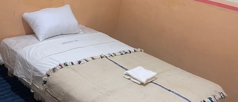 Fer et planche Ă repasser, accĂšs Internet, draps fournis