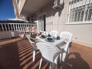 Outdoor dining - Lovely Ground Floor Apartment - El Divino (Los Alcázares)
