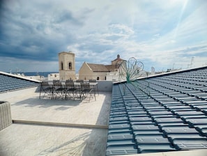 Outdoor dining - The Duchess of Puglia (Polignano a Mare)
