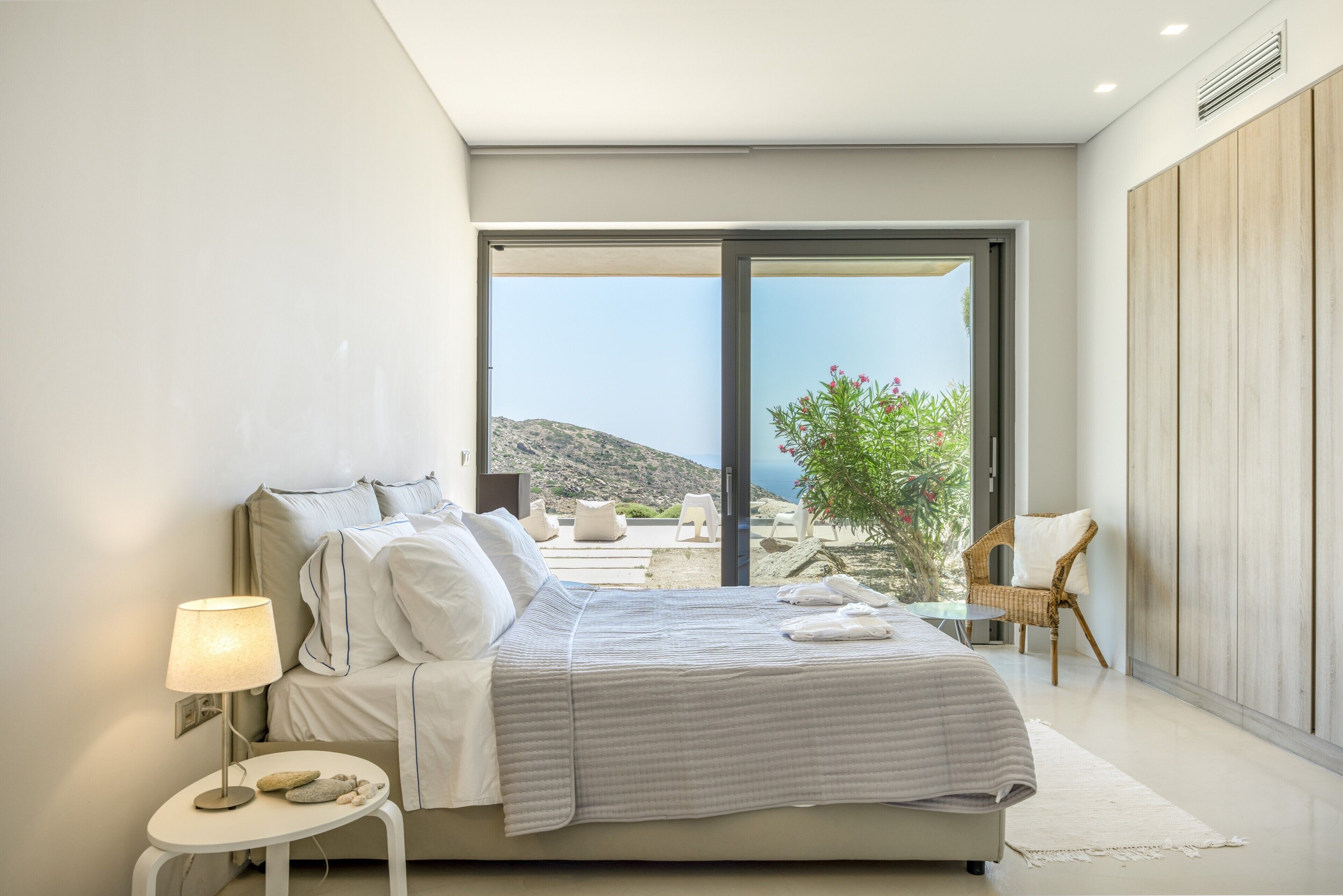4 bedrooms, WiFi, bed sheets