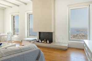 Interior - Ilikatida Luxury Villa in Mylopotas, Ios – 3 En-Suite Bedrooms, 4 Bathrooms, Infinity Pool (Μυλοποτας)