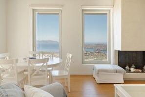 Dining - Ilikatida Luxury Villa in Mylopotas, Ios – 3 En-Suite Bedrooms, 4 Bathrooms, Infinity Pool (Μυλοποτας)