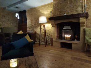 Interior - Planches et Plonk (Pays-de-Belves)