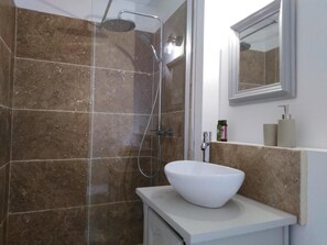 Bathroom - Planches et Plonk (Pays-de-Belves)