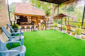 Unclassified image, 4 of 60, button - Wake N Flow, Hiriketiya (Hiriketiya)