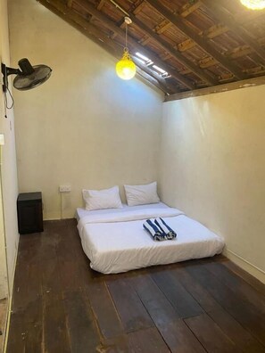 Basic Double Room - Wake N Flow, Hiriketiya (Hiriketiya)