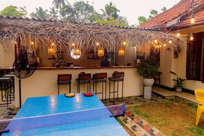 Outdoor dining - Wake N Flow, Hiriketiya (Hiriketiya)