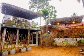 Unclassified image, 5 of 60, button - Wake N Flow, Hiriketiya (Hiriketiya)