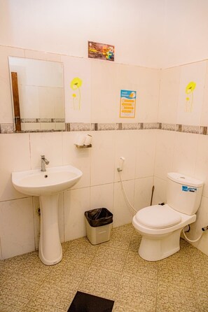 Bathroom - Wake N Flow, Hiriketiya (Hiriketiya)