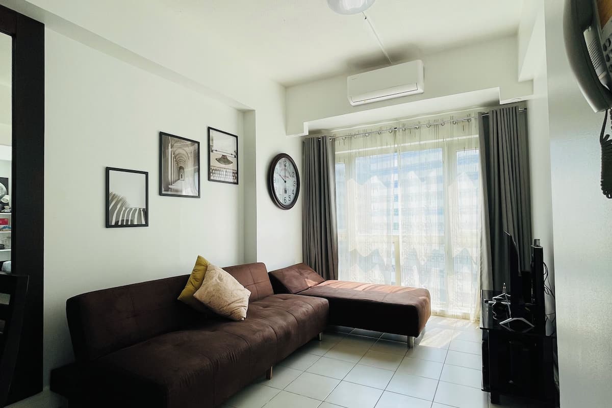 Condo tiện nghi đơn giản, 1 phòng ngủ, có thể sử dụng hồ bơi | Phòng khách