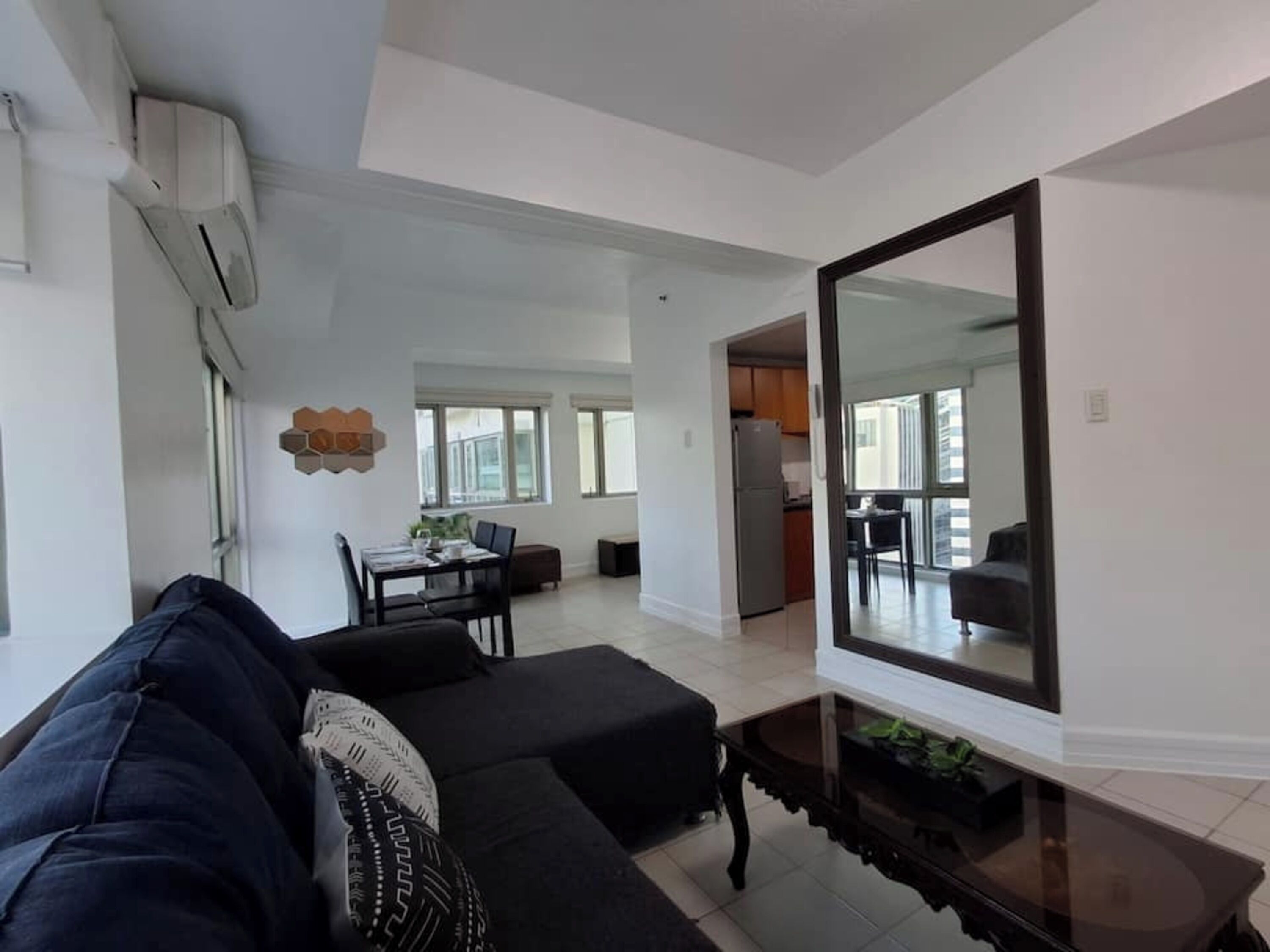 City Condo, 2 Bedrooms, Pool Access, City View | Living room