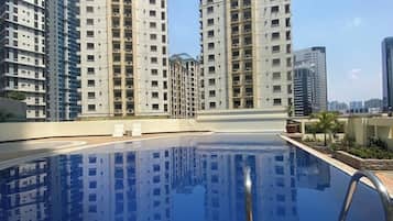 Kolam renang terbuka