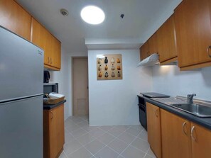 Familienapartment, 3 Schlafzimmer, Poolzugang, Stadtblick | Eigene Küche