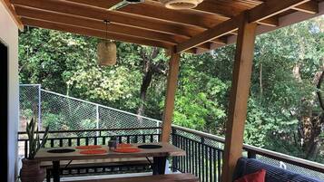 House, 2 Bedrooms, Smoking | Outdoor dining