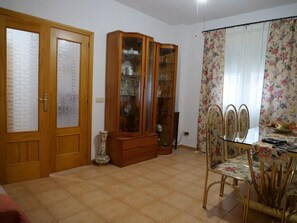 Dining - Casa Emilia: Rural Retreat with Private Terrace, Garden, and Wi-Fi (Baeza)