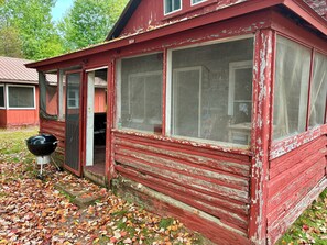 Exterior - Beavers Resort - Cabin 2 - The Logger (Mercer)