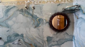 Luxury Double Room, 1 Bedroom, Patio, River View | Bathroom