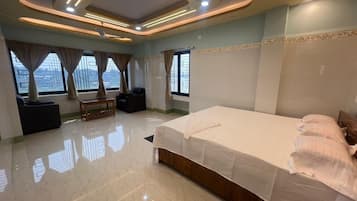 Luxe tweepersoonskamer, patio, uitzicht op rivier