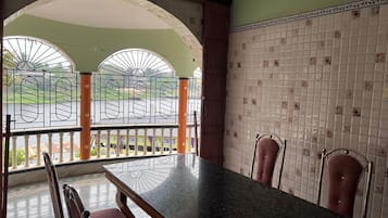 Doppia Deluxe, patio | Ristoranti