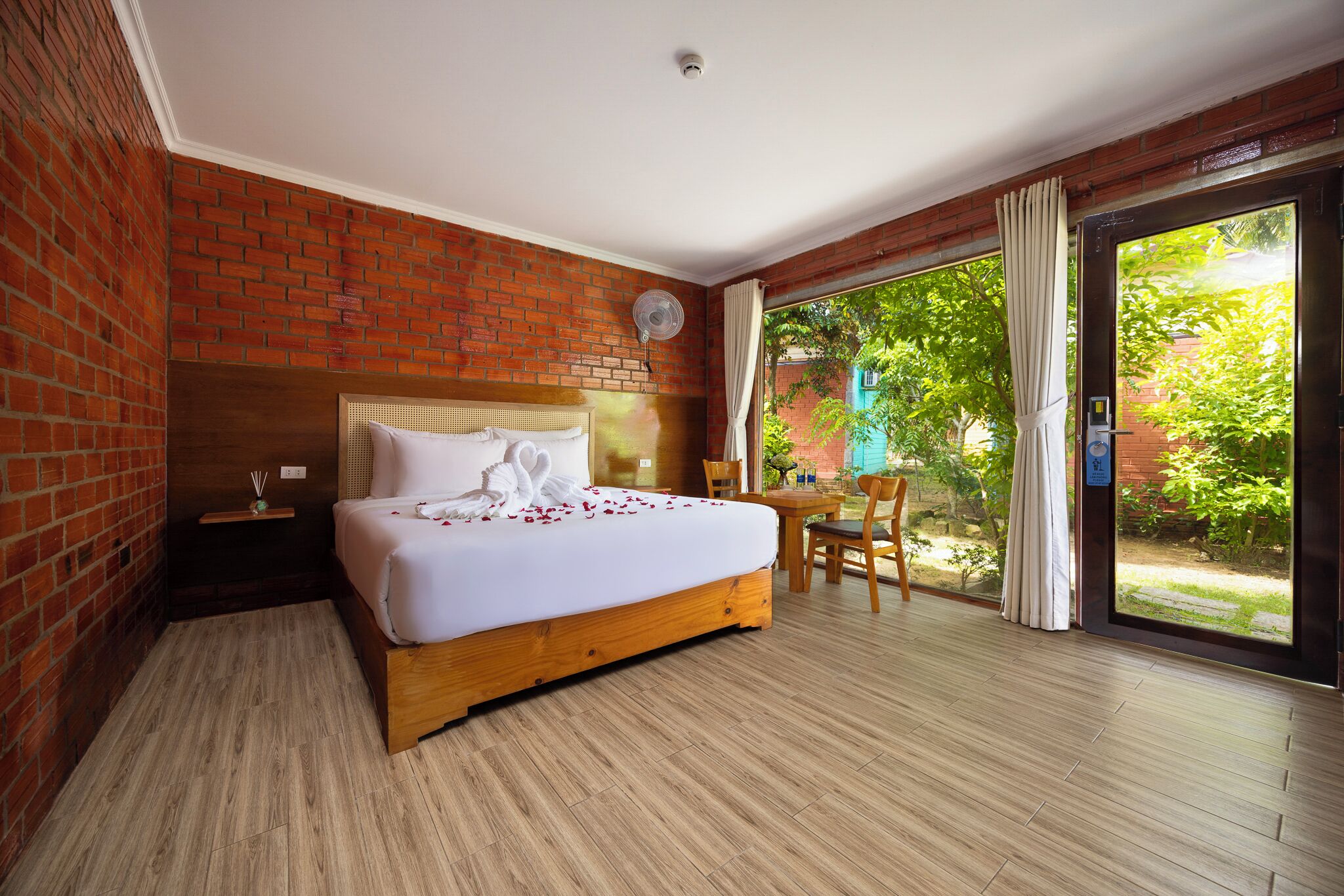 더블룸 또는 트윈룸, 마당