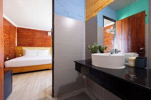 Familiebungalow - udsigt til pool | Badeværelse