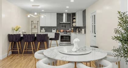 Luxury 3-BR house w/ Custom Media Center in vibrant Nashville, 16 mns to Dwntwn