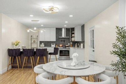 Luxury 3-BR house w/ Custom Media Center in vibrant Nashville, 16 mns to Dwntwn