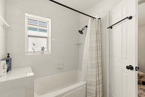 Toallas y papel de baño 
