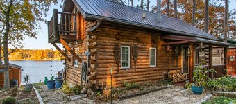 Bigfoot Lodge: Lakefront w/ Patio-to-Pier Views & Hunting Access to 600 Acres