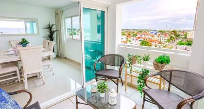 Elegant Sea View 3BD Apt, King Bed, Full AC, Pool.