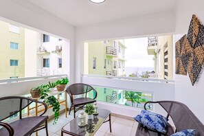 Property grounds - Elegant Sea View 3BD Apt, King Bed, Full AC, Pool. (Santo Domingo Este)